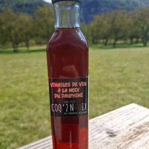 Vinaigre de vin à la noix du Dauphiné